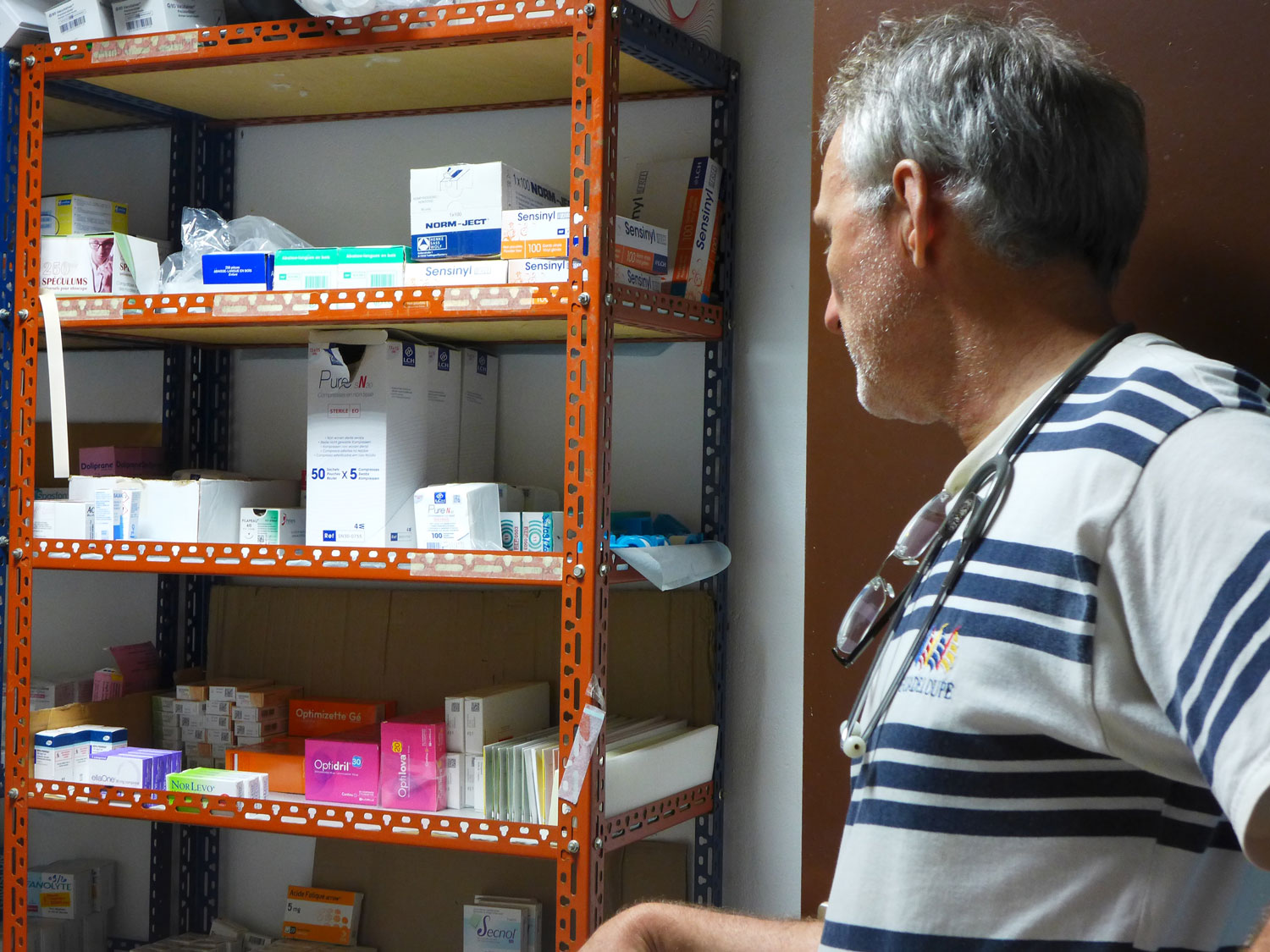 Salle des médicaments du centre de santé.