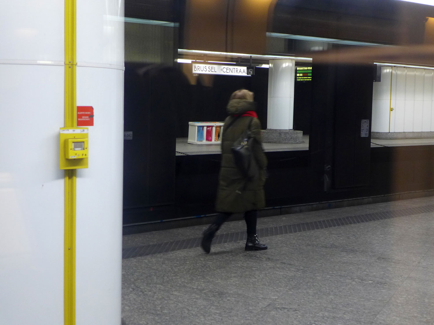 Notre envoyé spécial est à bord. Premier arrêt, la gare Bruxelles Centrale. La capitale de Belgique comporte plusieurs gares. Le réseau ferroviaire est très développé dans le pays. Il permet de se déplacer facilement, même si on ne possède pas de voiture © Globe Reporters 