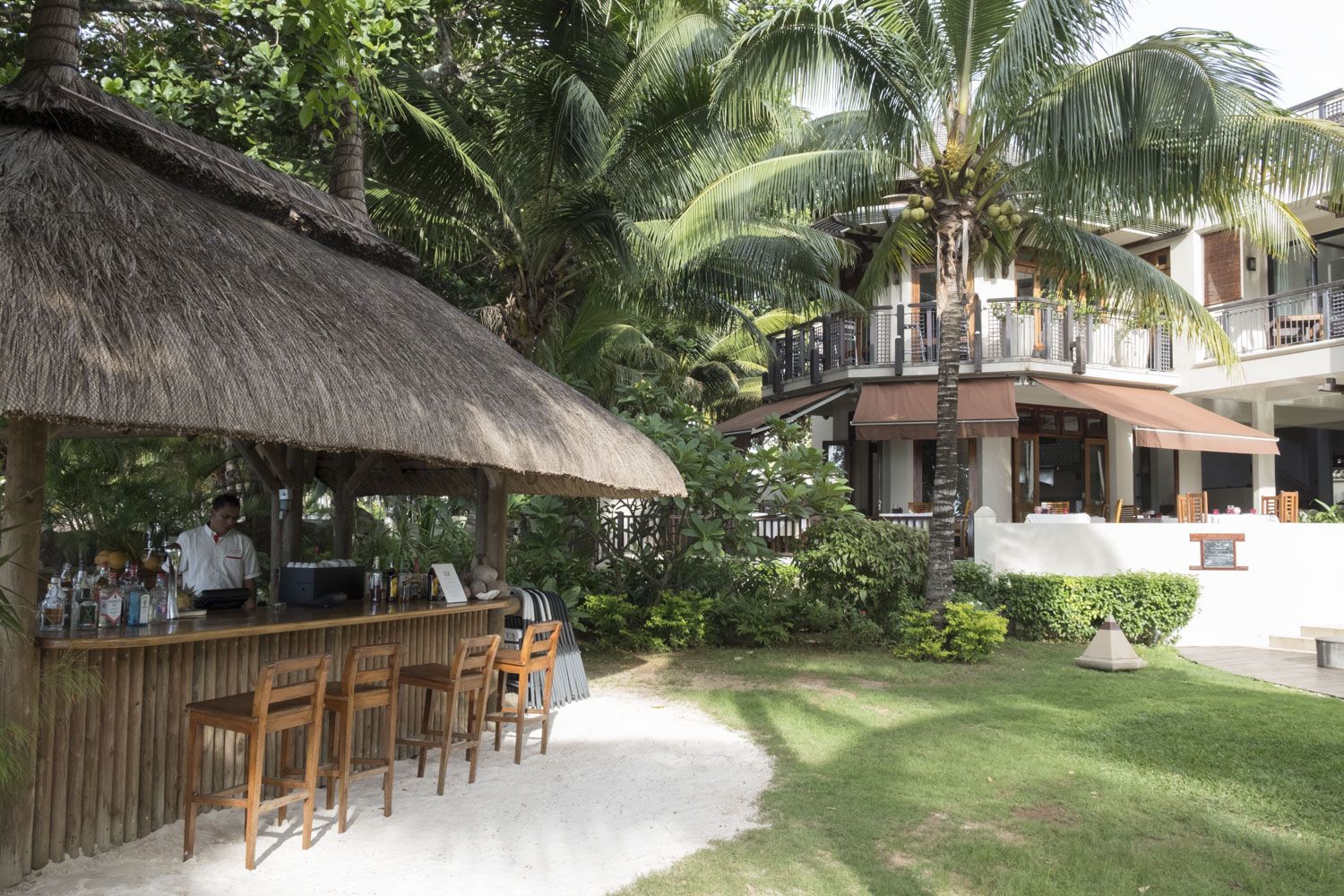 Le restaurant de la plage où tout le monde peut venir manger ou boire, et pas uniquement les clients de l’hôtel comme le pratiquent d’autres hôtels du bord de mer.