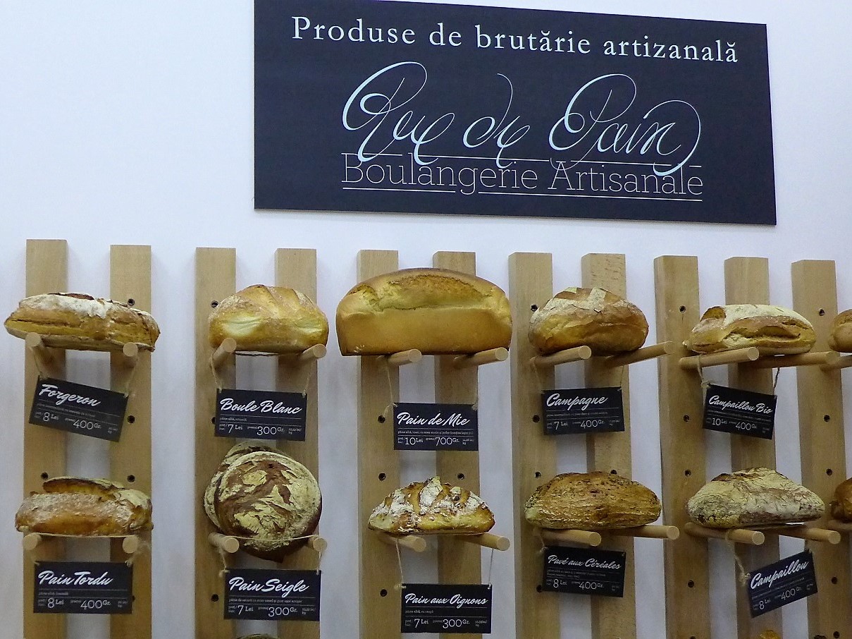 On y trouve du pain à la française.