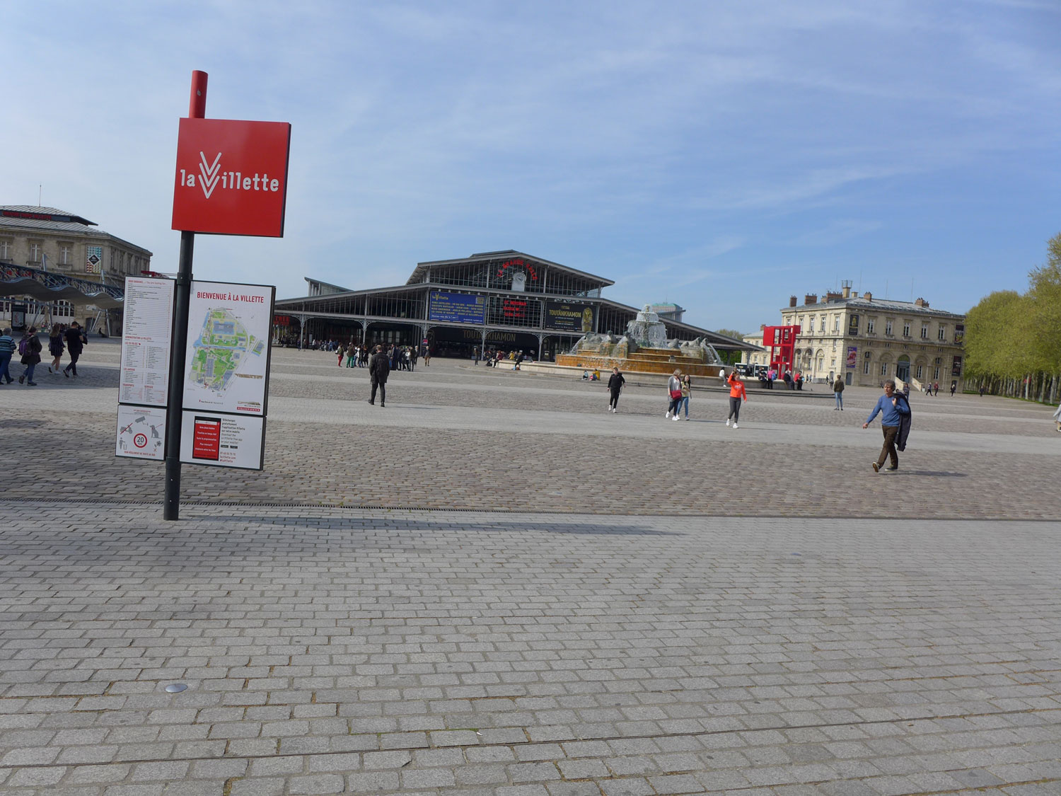 L’entrée du Parc de la Villette par la Porte de Pantin.