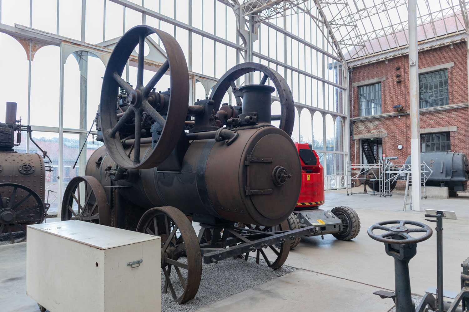 Locomobile à vapeur 12 HP des Etablissements Ruston & Horsby LTD Lincol (Angleterre) de 1921. Jusqu’en 1950, cette locomobile actionne une pompe d’exhaure de la station de relevage n°2 à Bruay-en-Artois, pour assécher les terrains inondés.