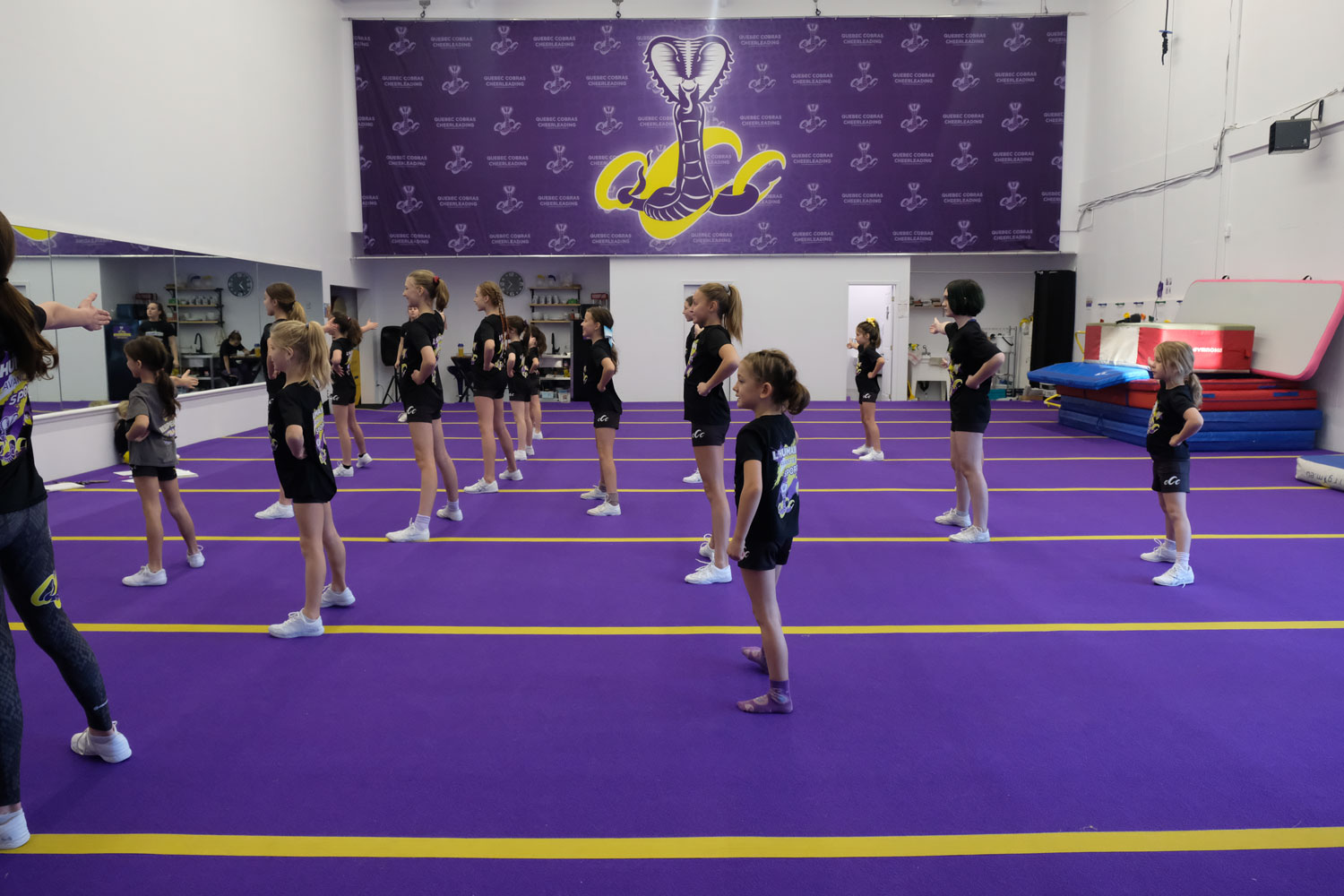 La salle d’entrainement du club Québec Cobras Cheerleading où la globe-reporter Léa s’entraîne plusieurs fois par semaine © Globe Reporters