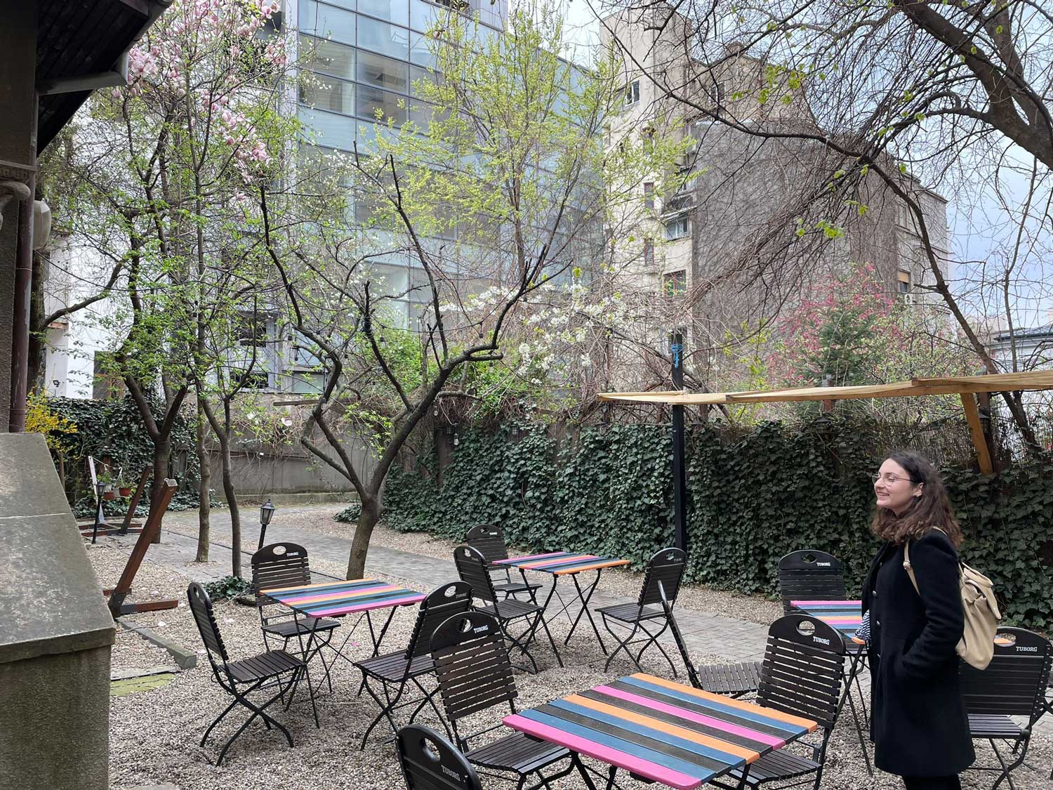 Roxana dans la cour du Lente en ce 1er avril frisquet © Globe Reporters