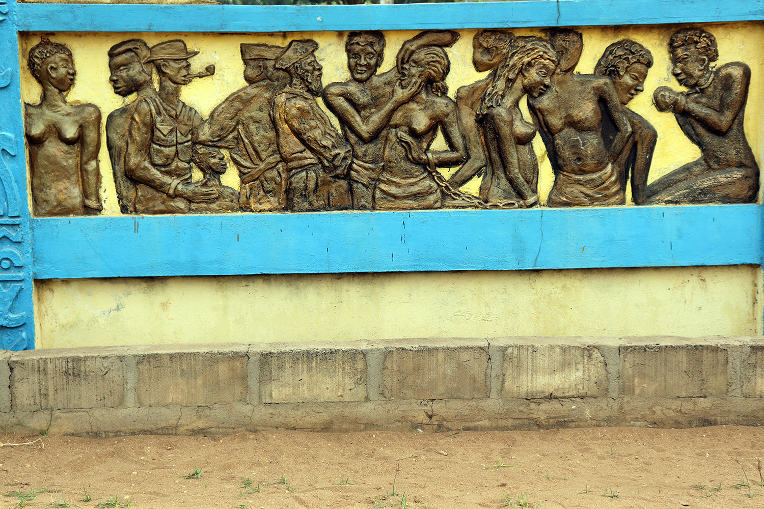 À Ouidah ces personnes étaient vendues aux négriers européens qui les revendaient en Amérique. 