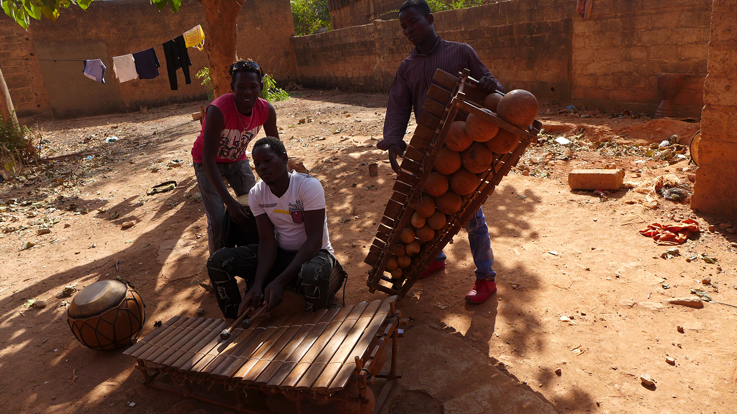 Voici les tripes d’un balafon ; des calebasses de différentes grosseurs.