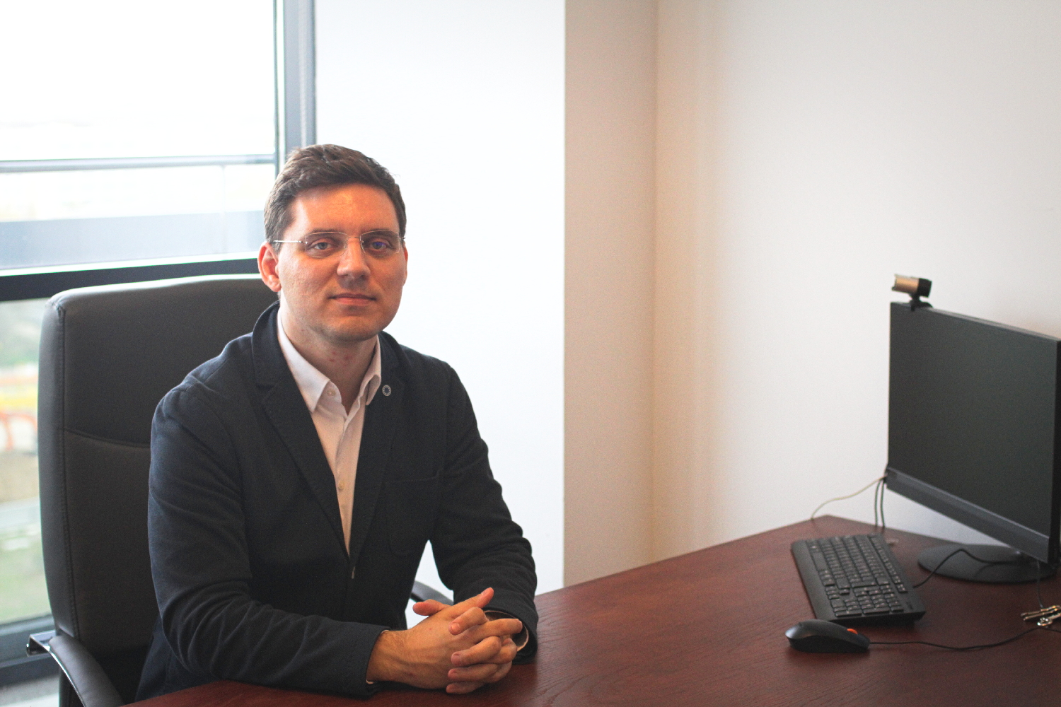 Victor NEGRESCU dans son bureau.