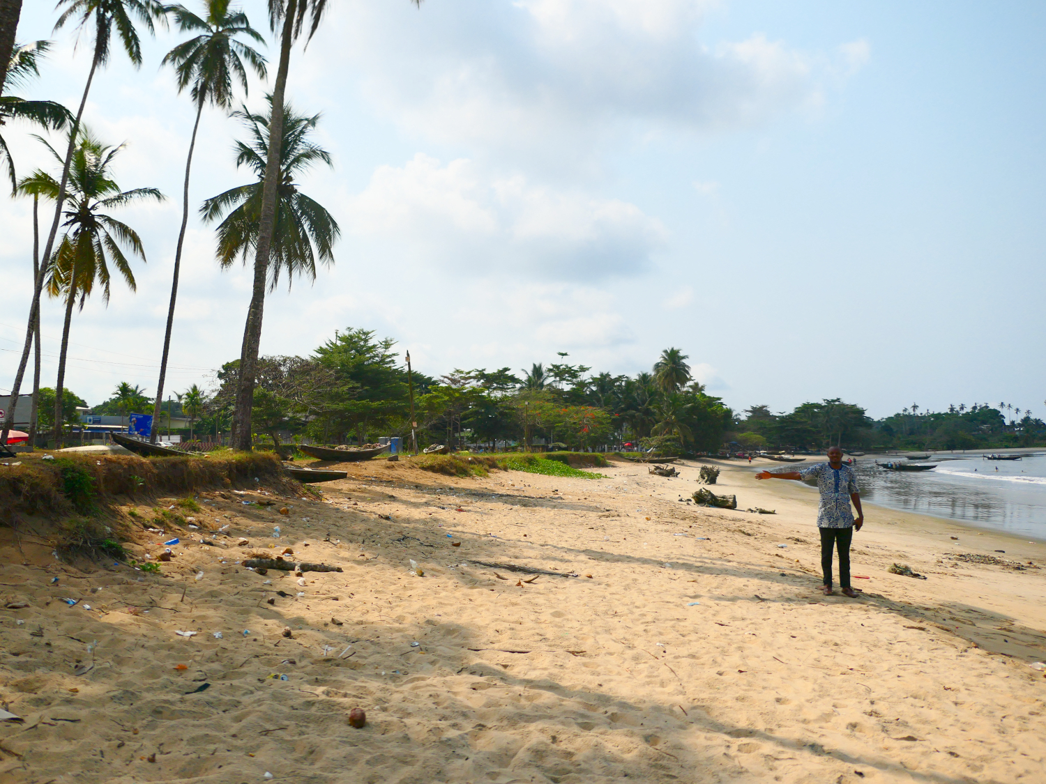 Ulrich BILOUNGA est arrivé à Kribi il y a dix ans, il a été témoin du recul de la végétation © Globe Reporters