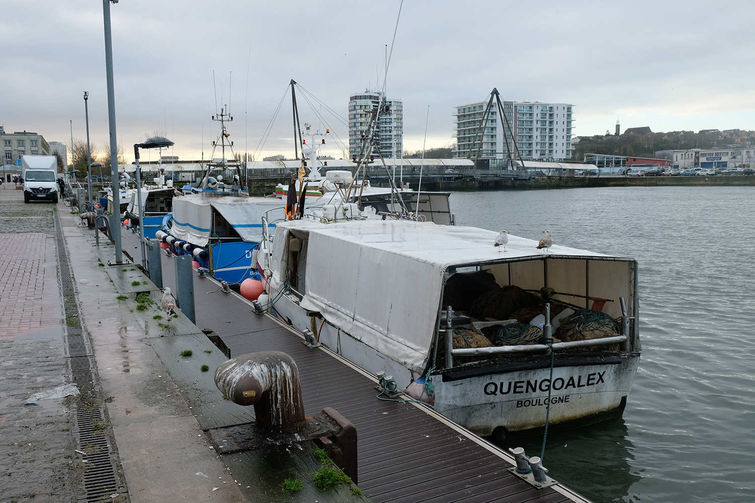 Quelques 130 bateaux de pêche artisanale et côtière ainsi que les flottilles au large contribuent à ramener 50 000 tonnes de poissons par an à la filière. (Source : Agglomération du boulonnais) © Globe Reporters