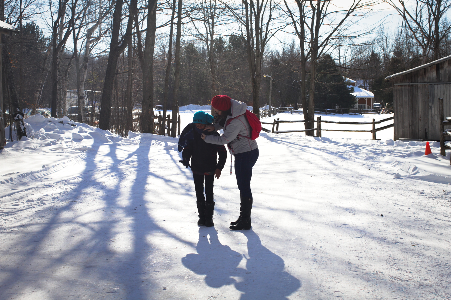 Marie-Laure et Madani dans la neige.