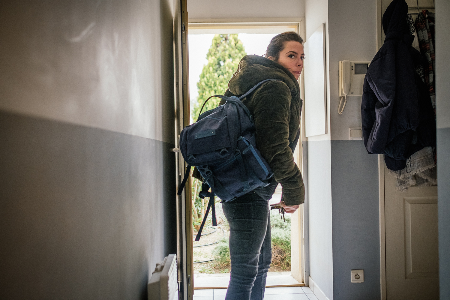 La reporter Léonor LUMINEAU part de chez elle pour aller rencontrer Nicolas FUENTO de la Ligue de protection des oiseaux, en début d’après-midi © Globe Reporters