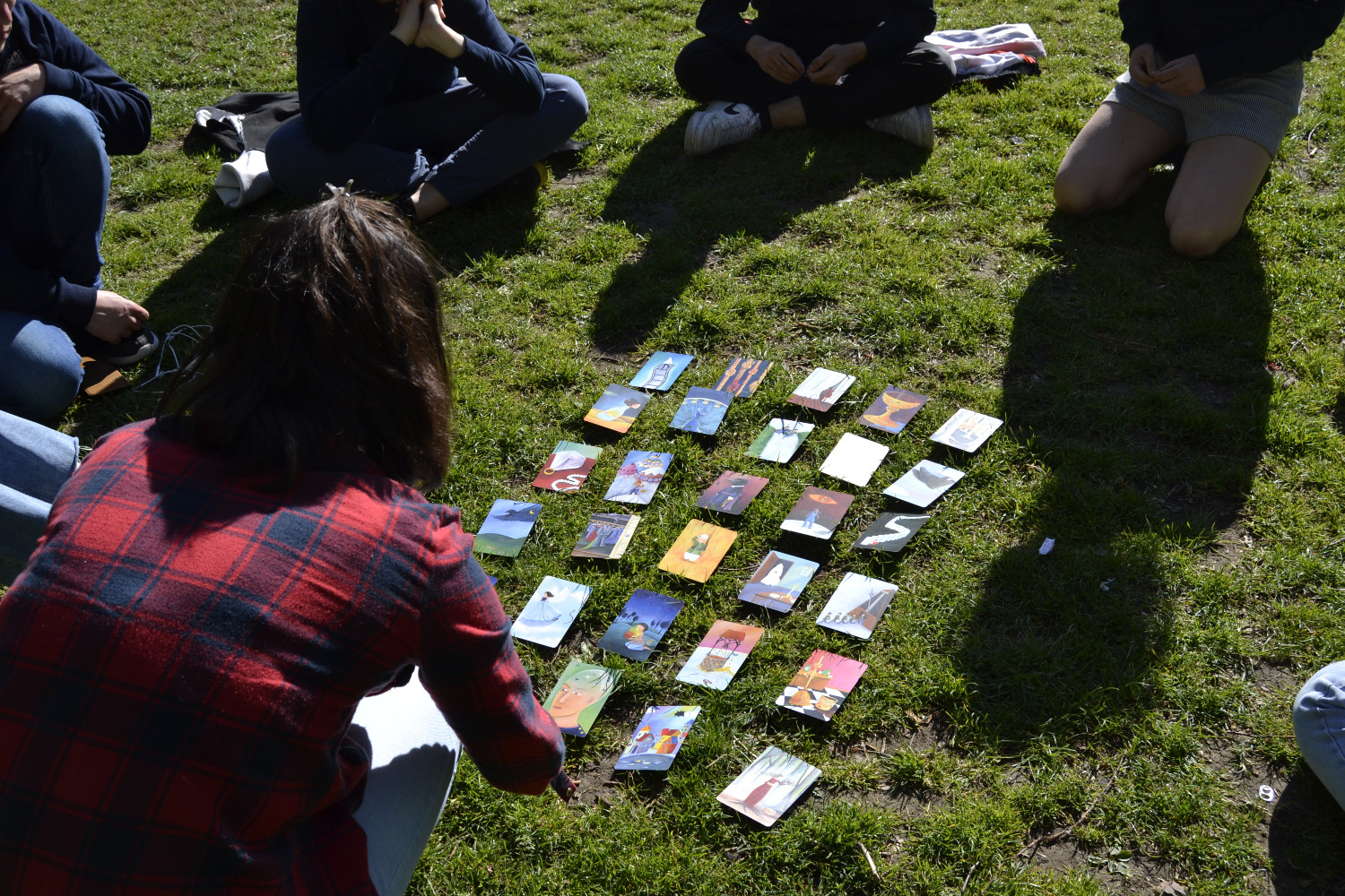 Lola RENARD, une des organisatrices propose un jeu, afin de faire le bilan du week-end © Globe Reporters