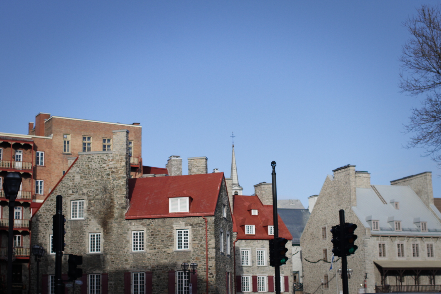 D’autres bâtisses du Vieux-Québec, qui pourraient s’apparenter à celles de villes comme Saint-Malo. D’ailleurs, Jacques Cartier, l’explorateur du Saint-Laurent, était malouin.