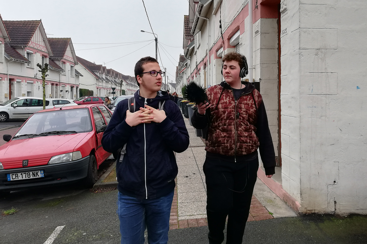 En fin de journée, Alex nous emmène chez lui, dans le quartier de la nouvelle cité Bruno.