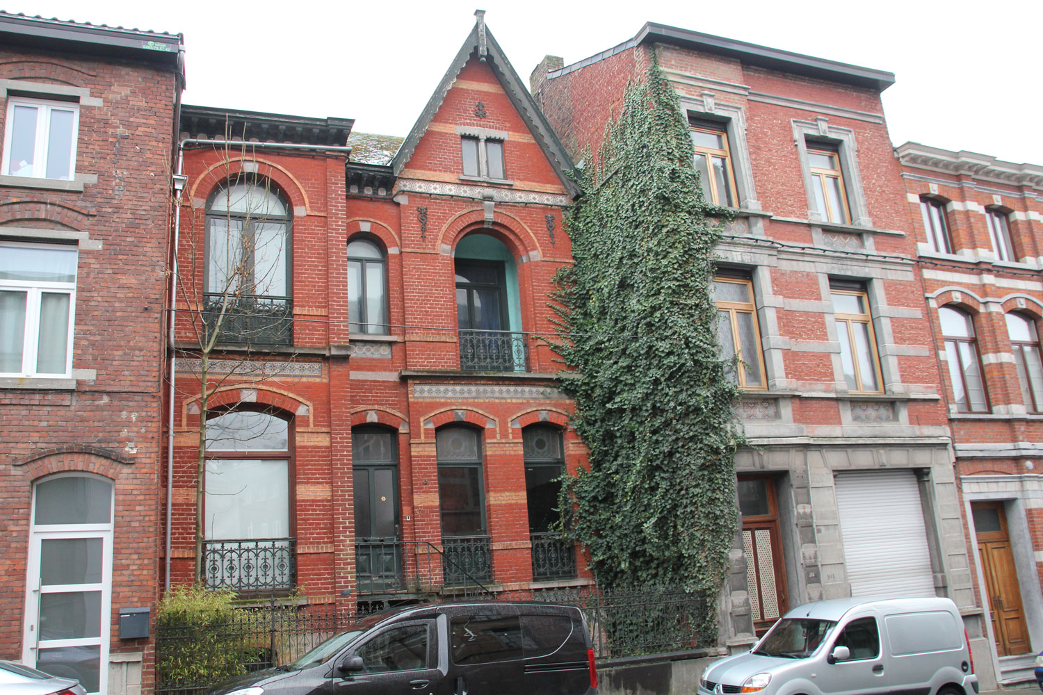 Clémence MATHIEU raconte que la ville fut très prospère. Des maisons bourgeoises témoignent de ce passé florissant © Globe Reporters