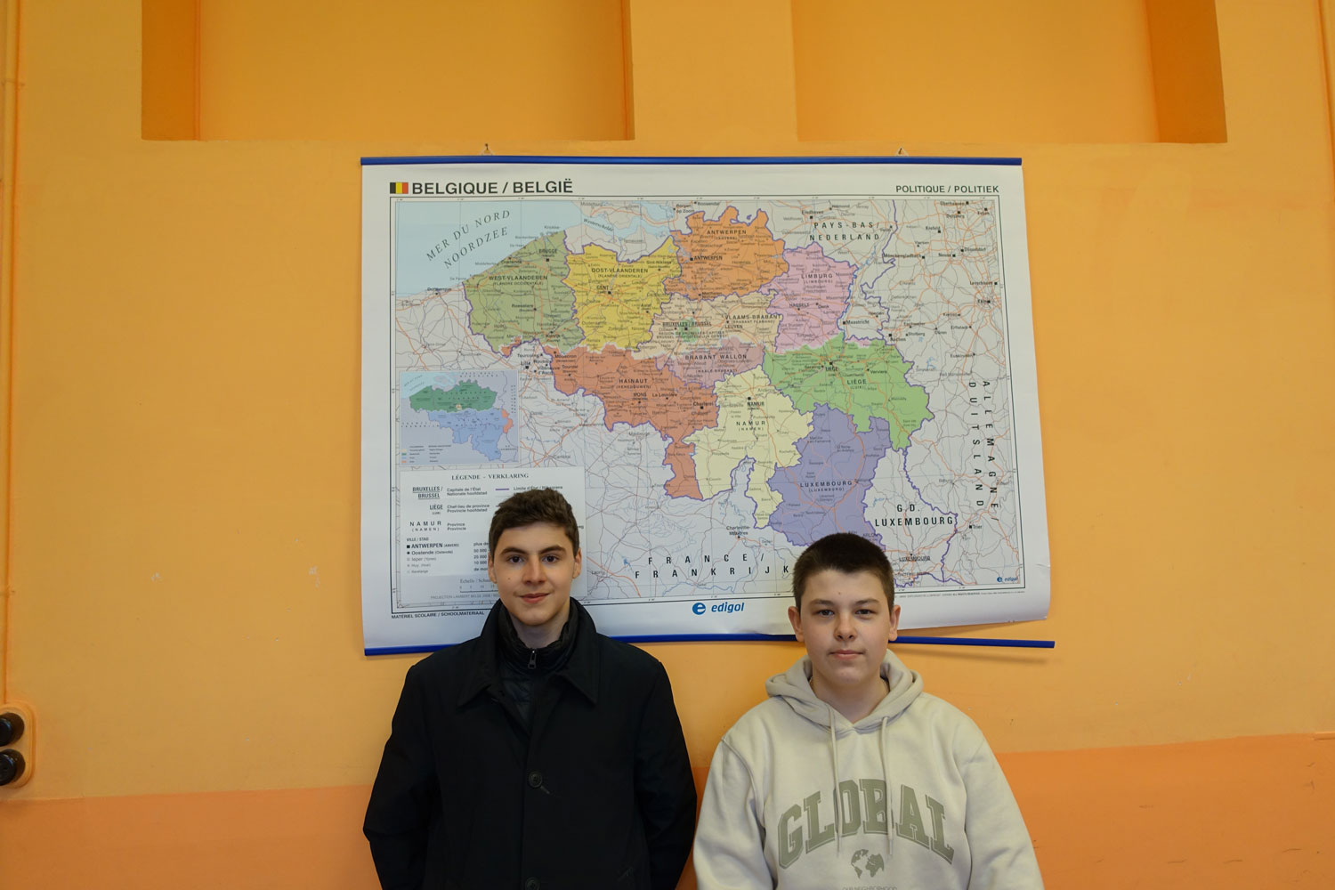 Gabriel (à gauche) et Edward, les deux étudiants qui répondent à nos questions © Globe Reporters