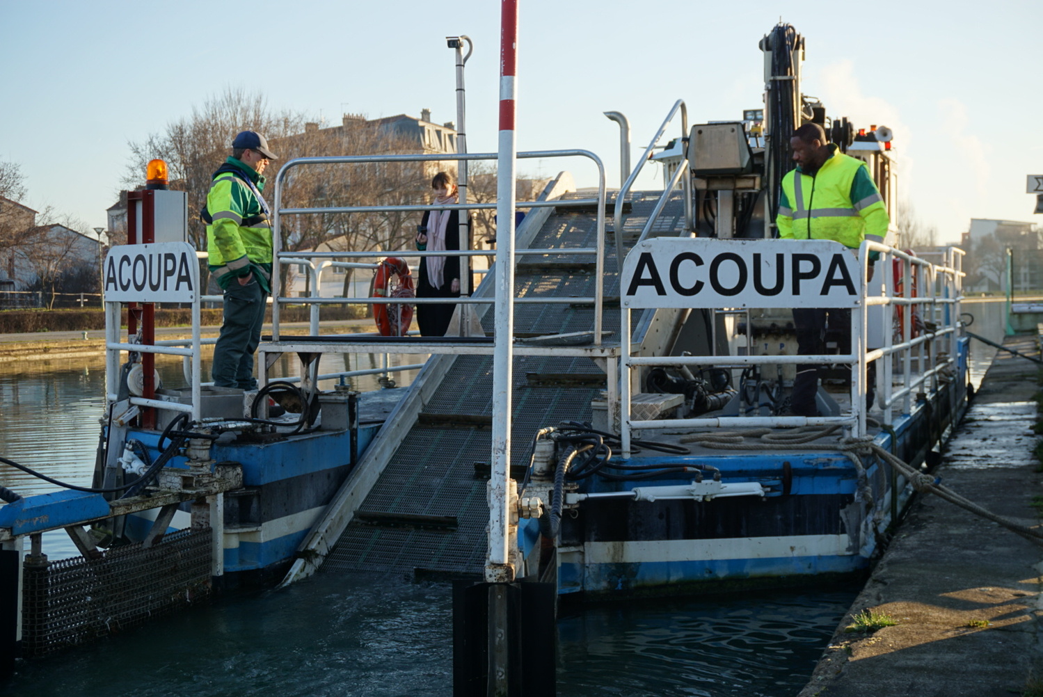 L’interview a été organisée par Étienne MAZEAUD, chargé des événements et tournages du Service des canaux. Il prend lui aussi des photos de la rencontre © Étienne MAZEAUD