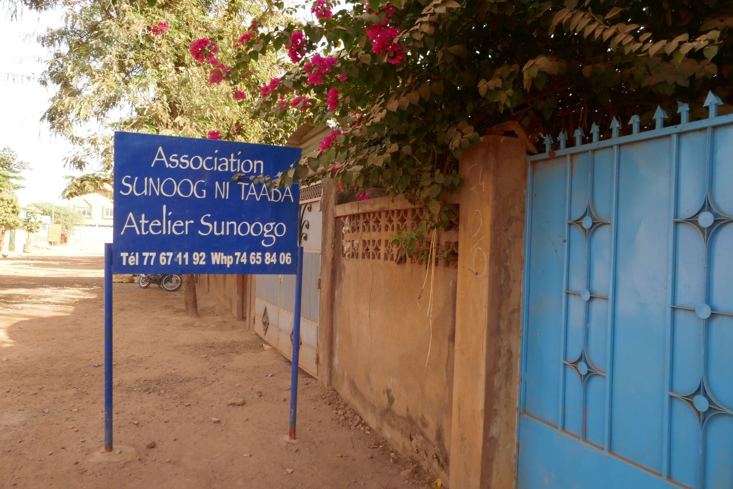 L’atelier de la marque Sunoogo est au siège de l’association Sunoog ni Taaba qui est installée dans une rue très tranquille du quartier Dassasgo © Globe Reporters