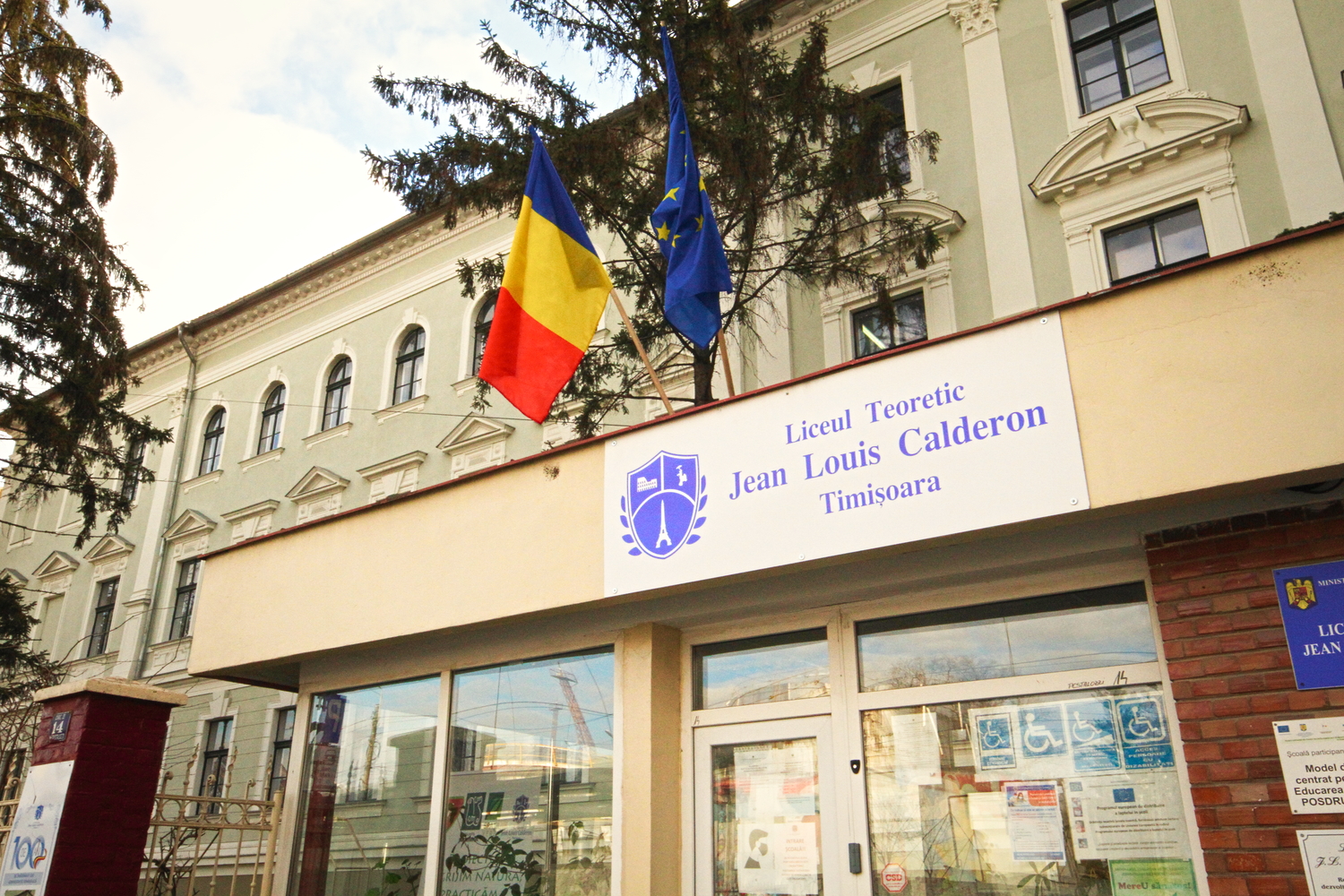 Entrée du lycée Jean-Louis CALDERON © Globe Reporters