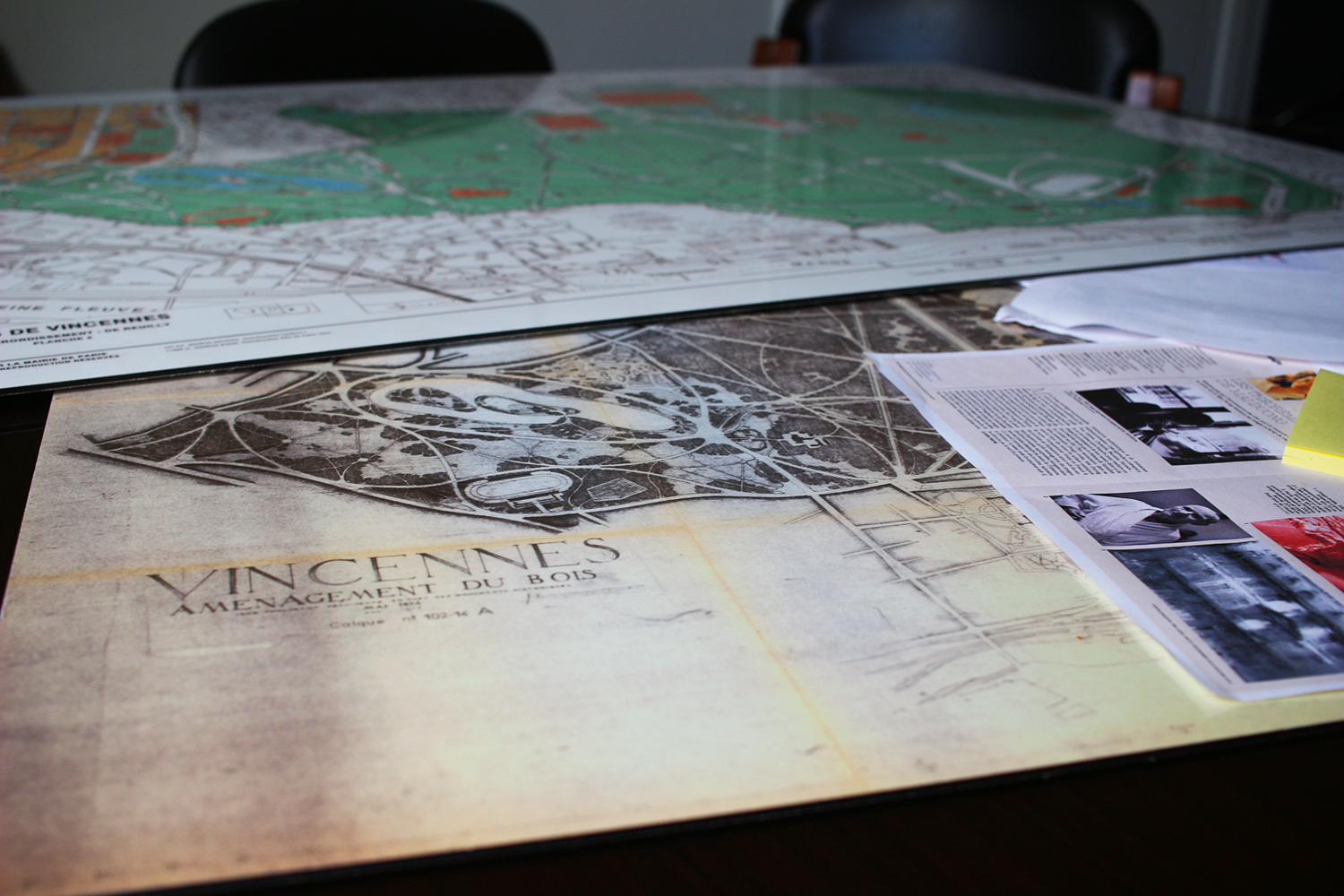 Il y a aussi des cartes de différentes époques, car le parc est très ancien. En fait, il s’agit des anciens bois du château de Vincennes où l’on pouvait aller chasser pour trouver de la nourriture © Globe Reporters