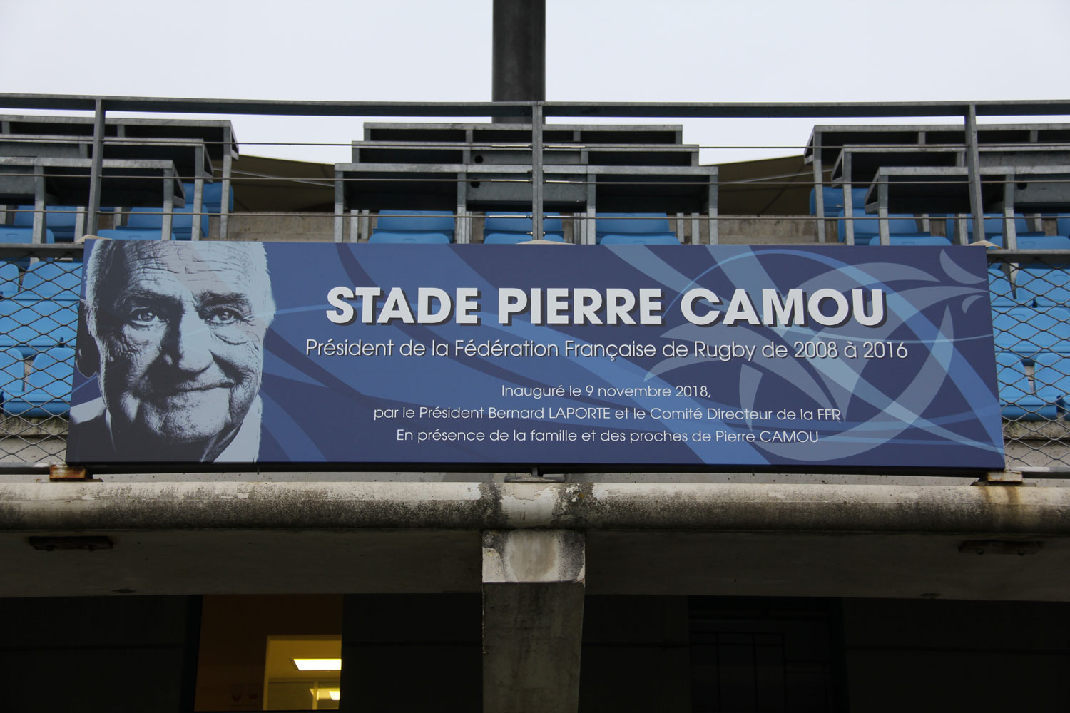 Le premier stade, sur la gauche en suivant l’allée principale, est le stade Pierre CAMOU, du nom du président de la Fédération ces dernières années © Globe Reporters