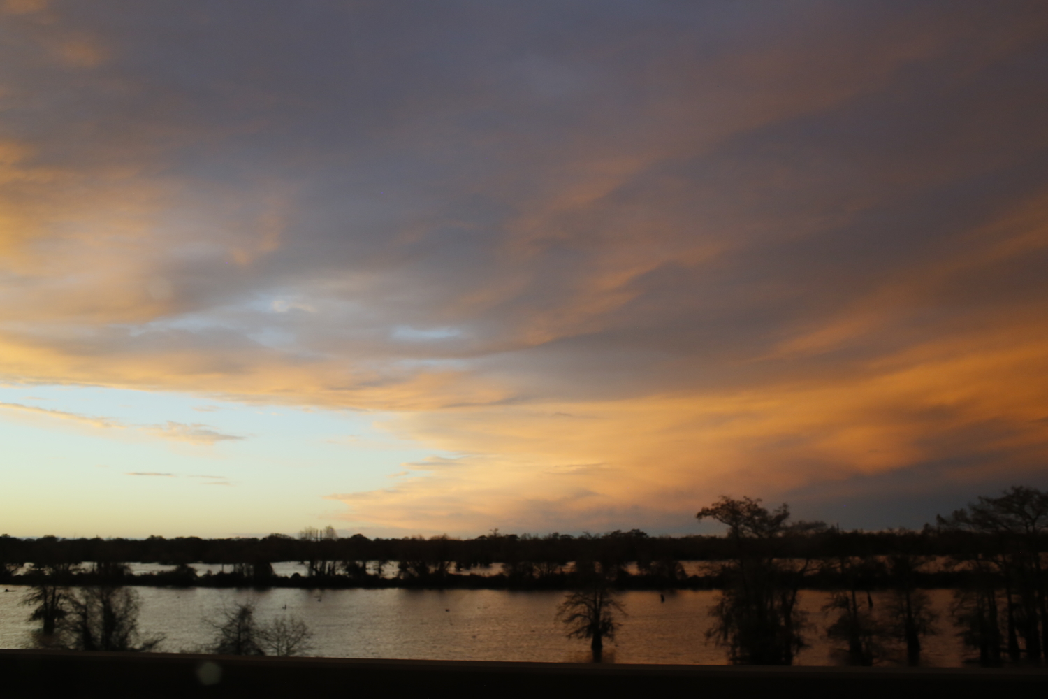 Coucher de soleil sur le bassin de l’Atchafalaya © Globe Reporters