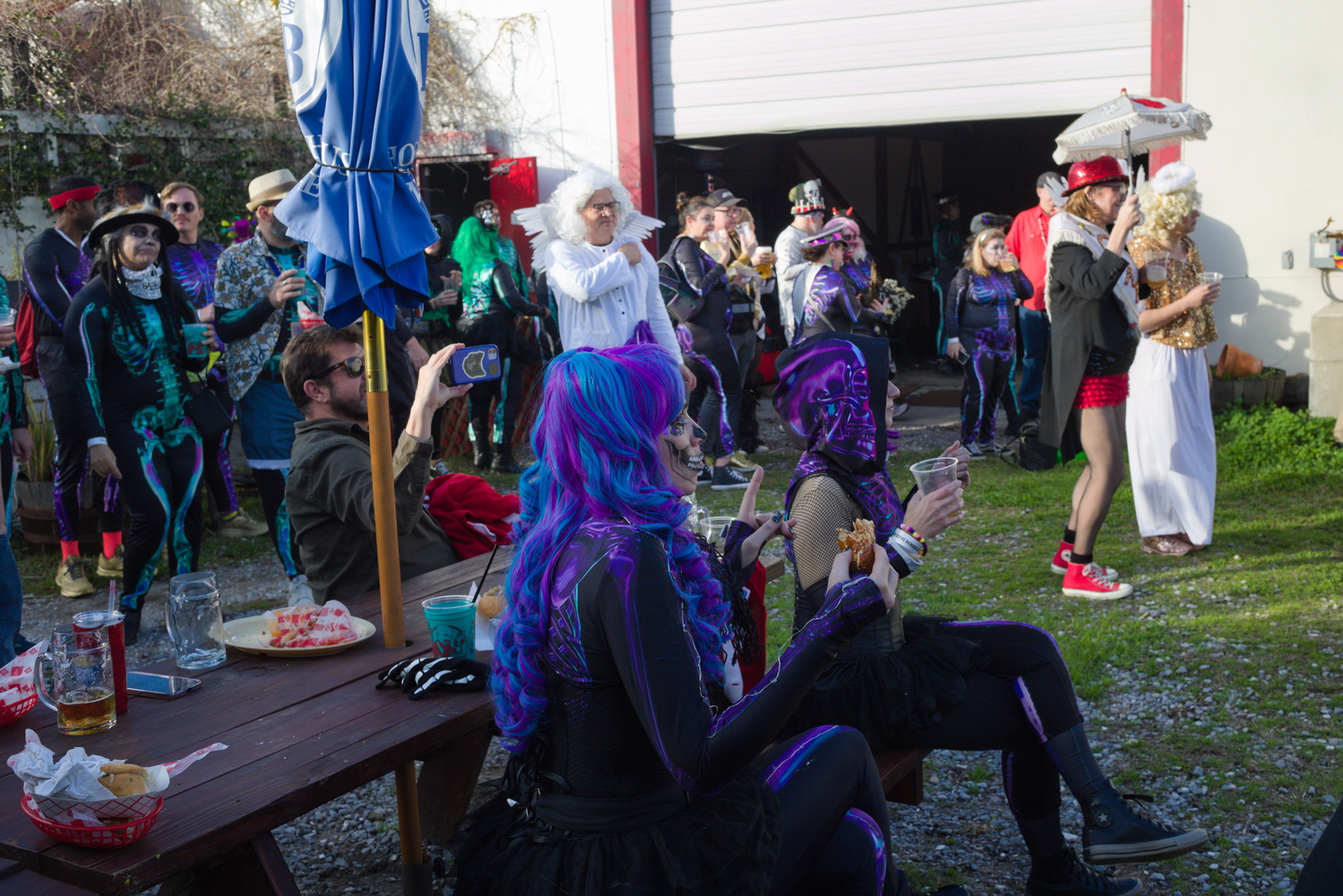 Spectateurs d’un krewe de Mardi gras © Globe Reporters