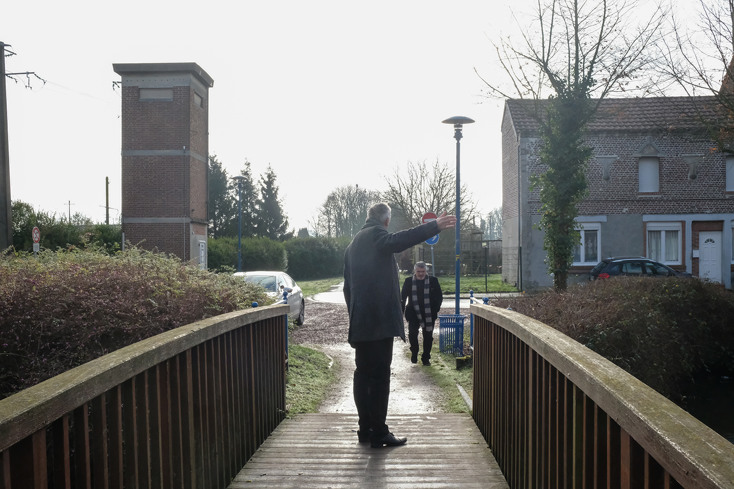 Après la friche industrielle, le maire de la commune emmène Sidonie sur les berges de la gare d’eau, entièrement rénovée en 2016 pour attirer les plaisanciers. 