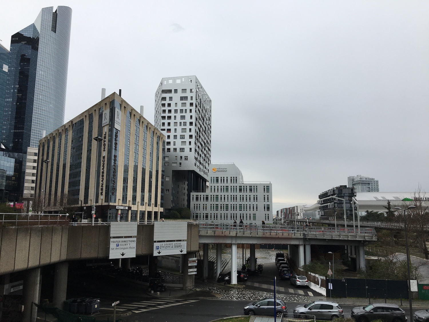 À Nanterre, l’Agence de l’eau Seine-Normandie est entourée de « fleuves routiers » © Globe Reporters