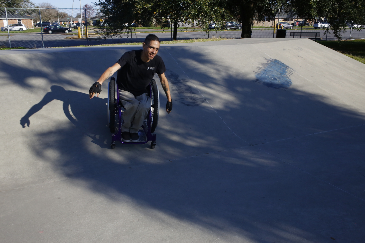 Tony montre quelques tricks de WCMX sur la rampe © Globe Reporters