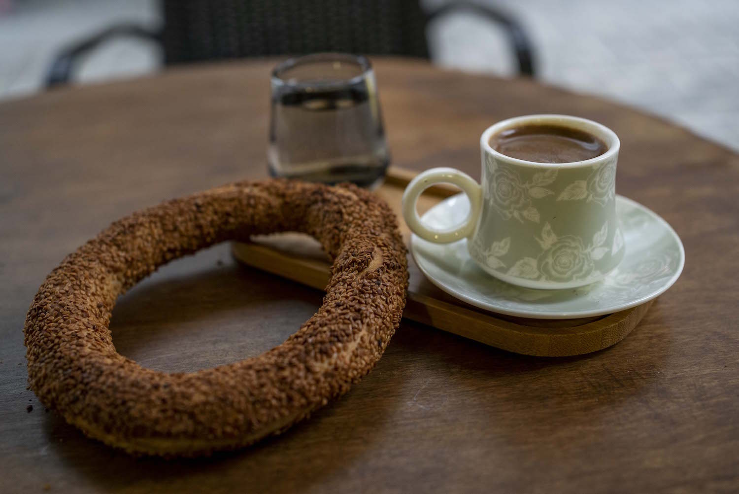 En attendant Victor, un simit et un café pour se réveiller ! © Globe Reporters