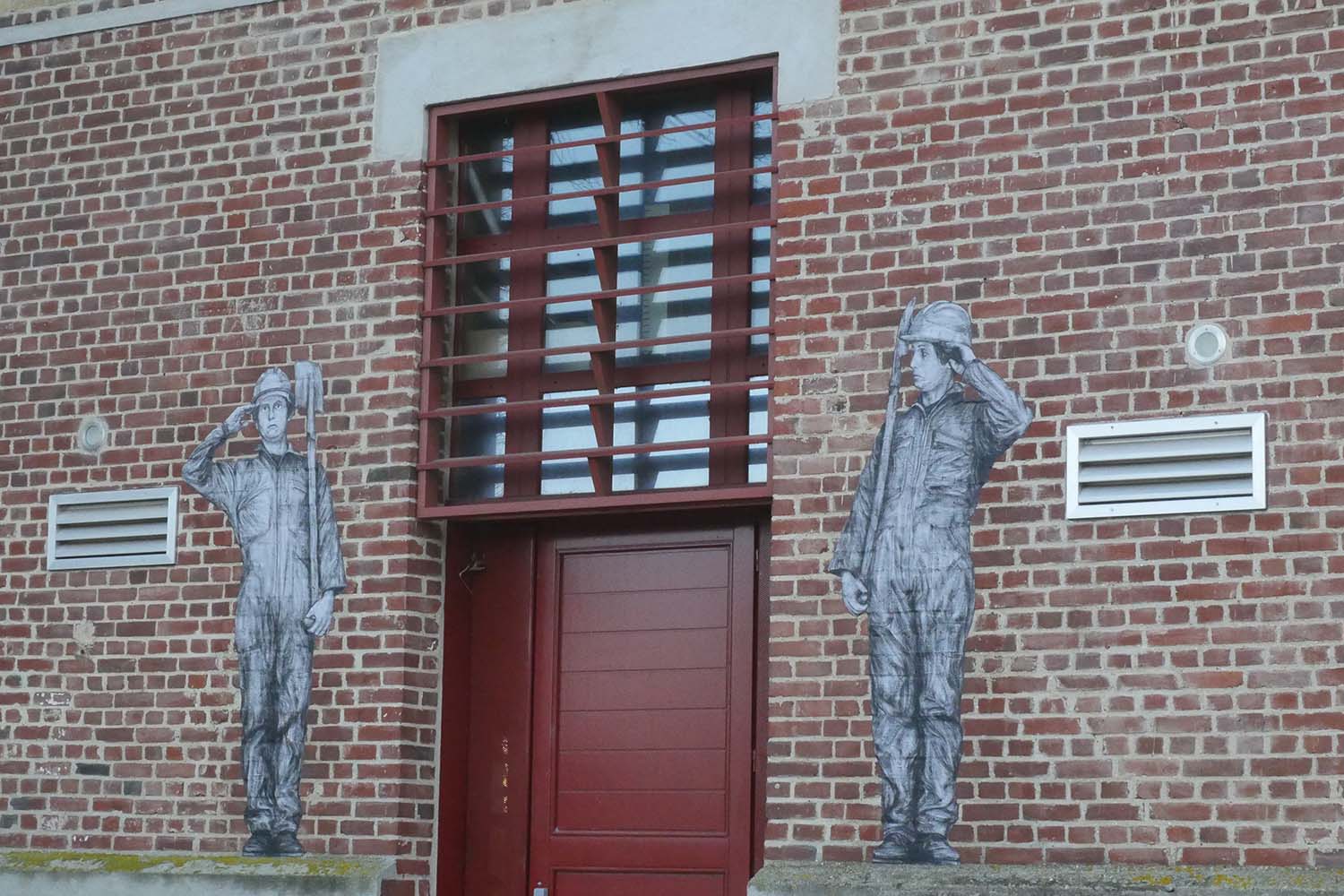 Extérieur du bâtiment du CPIE Chaîne des Terrils © Globe Reporters