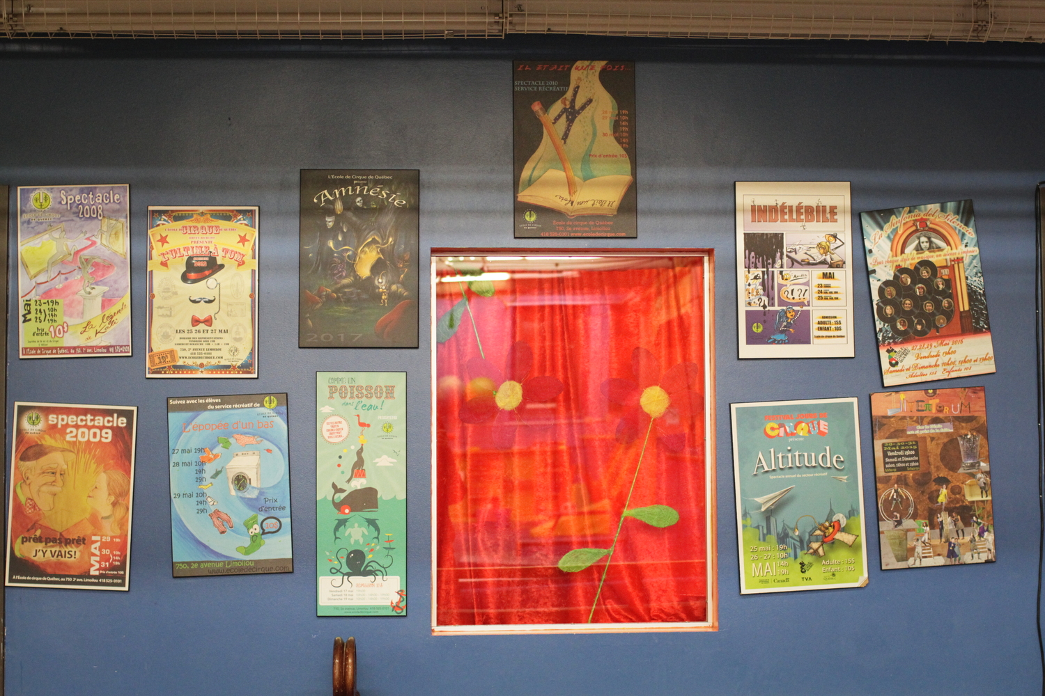 Affiches des anciens spectacles de l’école de cirque.