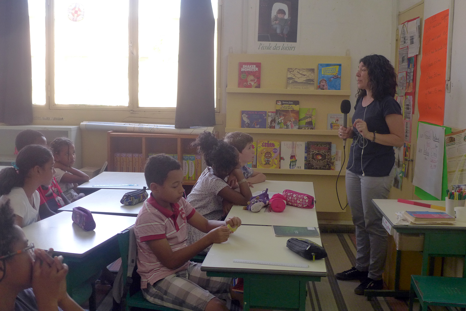 Les élèves expliquent comment ils ont travaillé pour répondre aux questions et on organise l’enregistrement des réponses. 