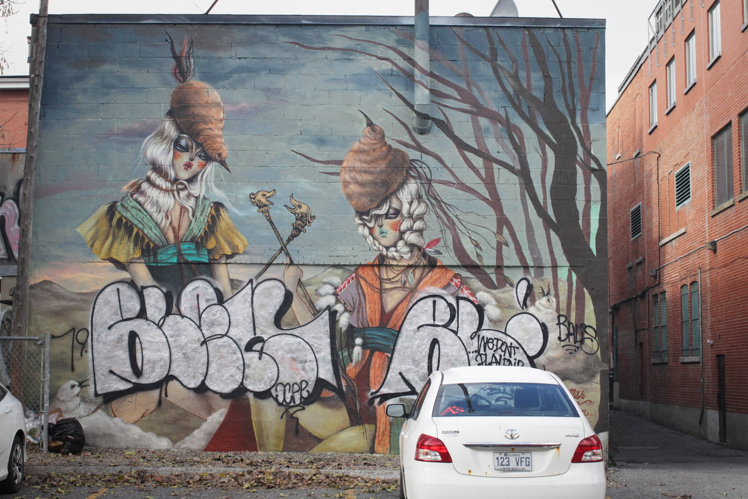 Une fresque dans un parking près du Boulevard Saint-Laurent.