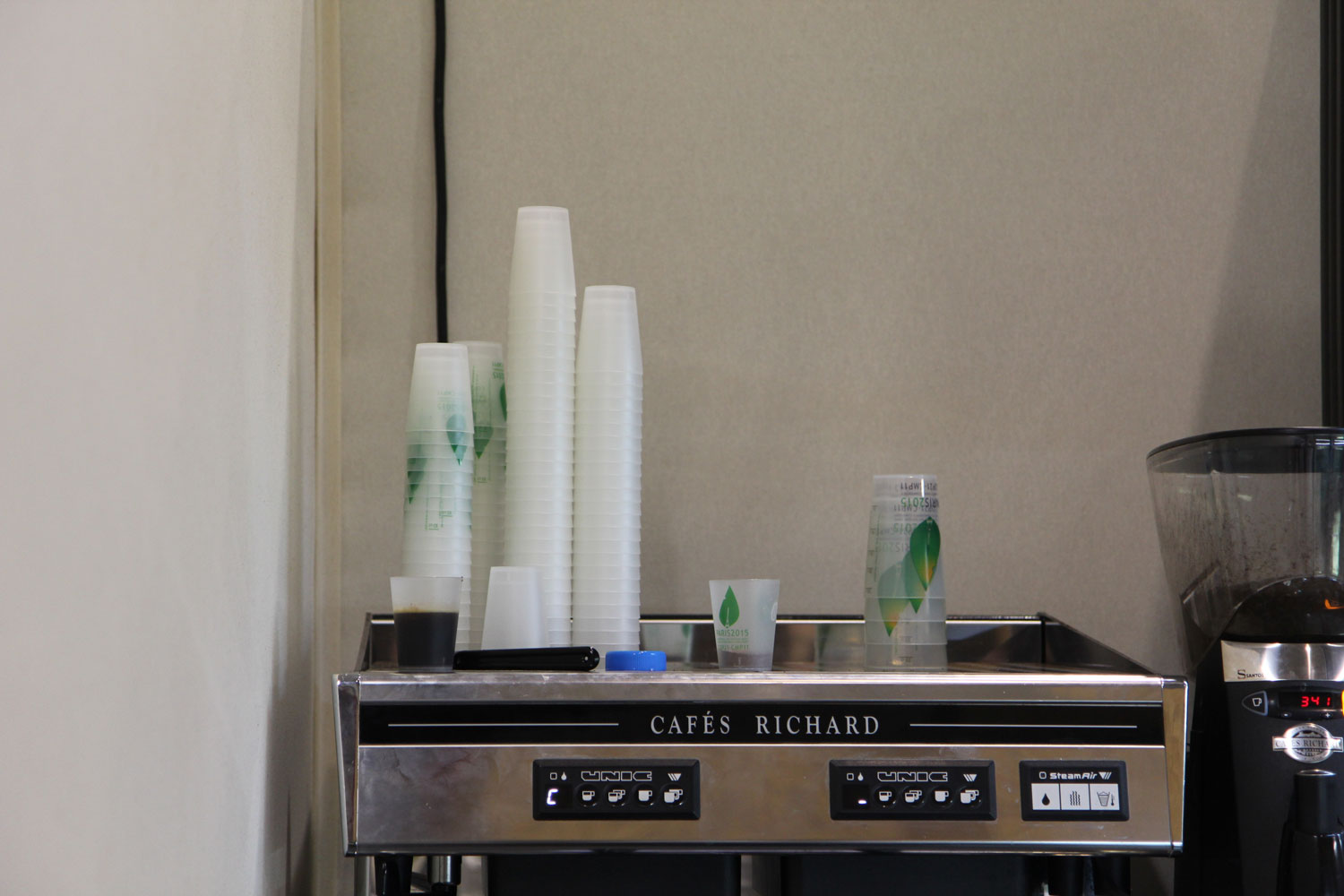 Même le café se boit dans des petites «&nbsp;écocups&nbsp;»