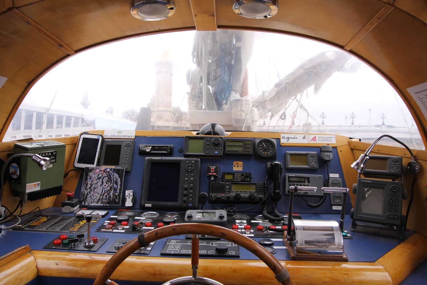 Vue de l’intérieur du poste de pilotage. Crédit Valérie Rohart