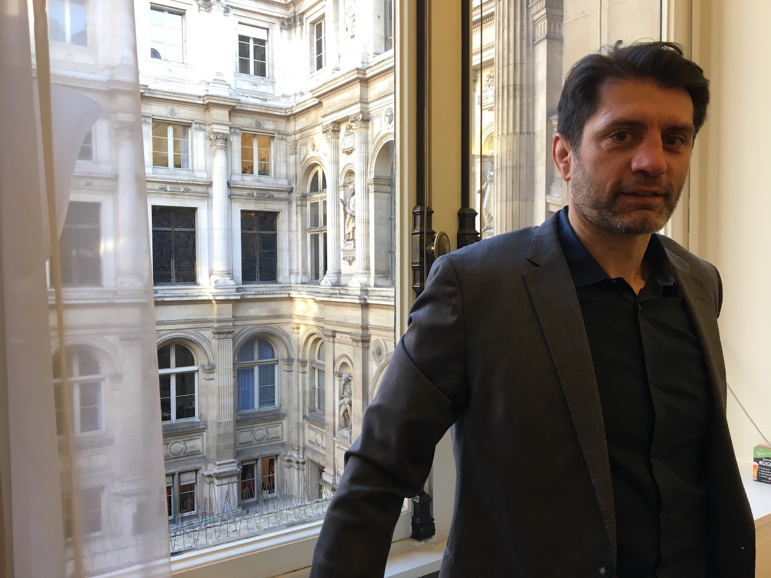 Portrait de Pierre RABADAN dans son bureau © Globe Reporters