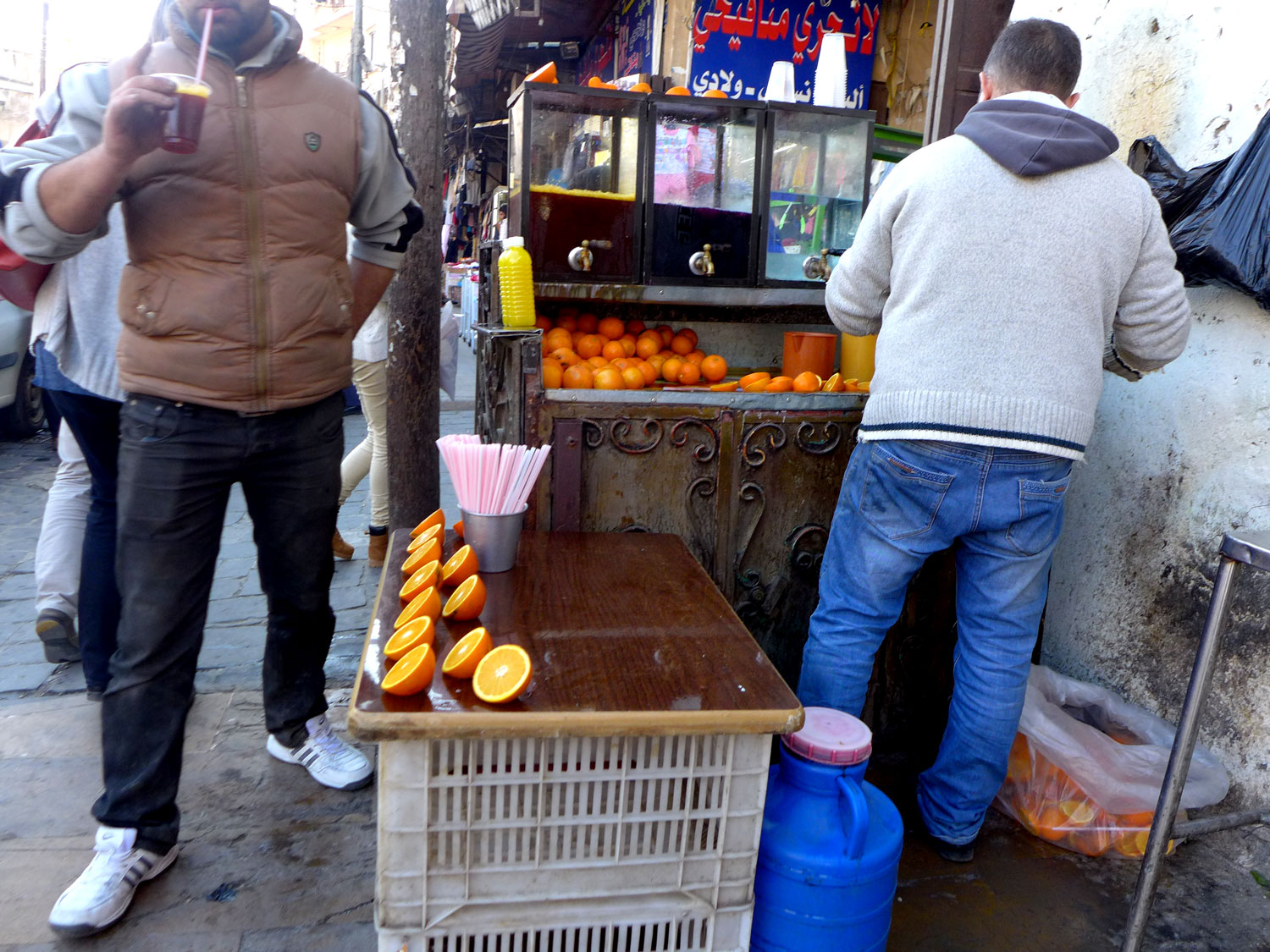 Marchand de jus d’orange frais.