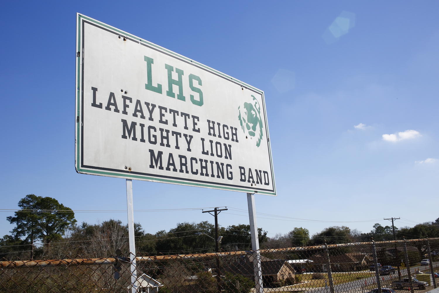 Panneau de la fanfare de l’équipe de sport du lycée © Globe Reporters 