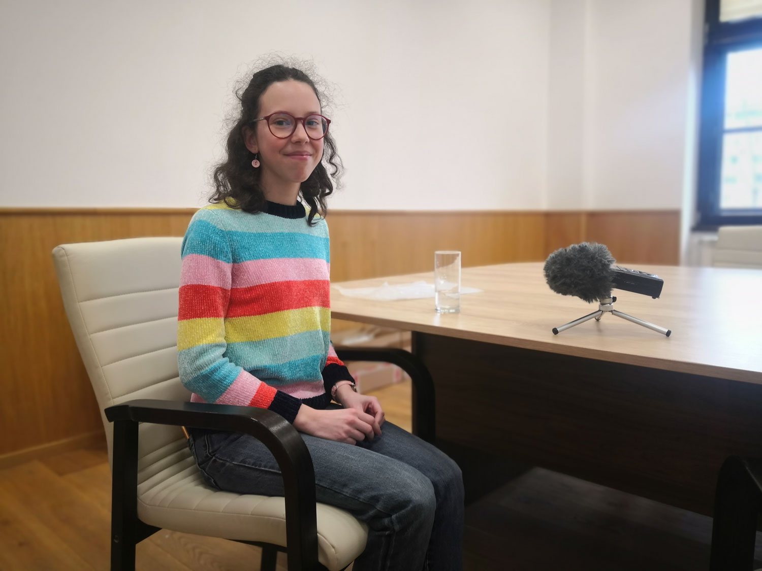 Carina BITEZ juste avant son interview en français © Globe Reporters