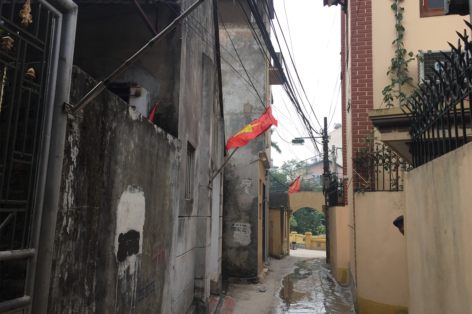 « Avant, dans les ruelles du village, il n’y avait personne, se souvient Diep. Aujourd’hui, il y a toujours du monde, et on voit passer des scooters, des vélos. »