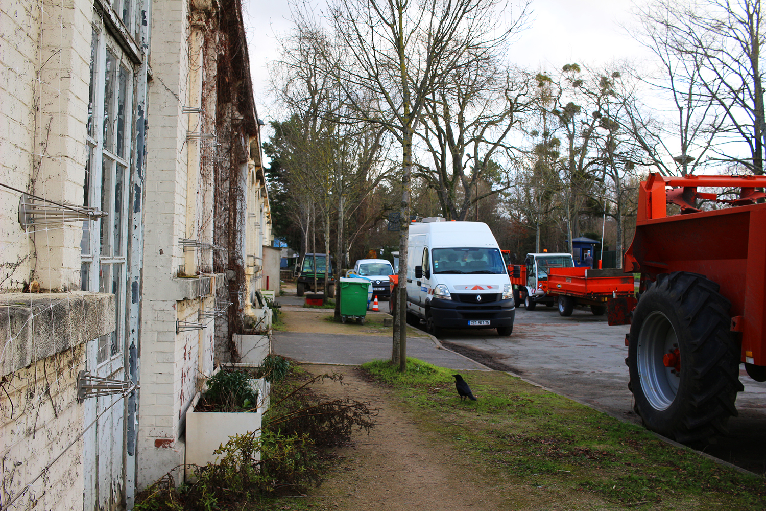 Les bâtiments municipaux de la Division du Bois de Vincennes se trouvent sur une partie du parc qui est beaucoup plus construite que le reste du bois © Globe Reporters