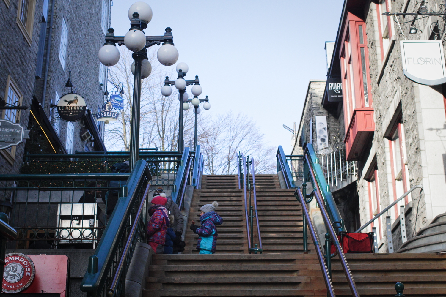 « L’Escalier Casse-cou » fut affublé d’un tel nom, car l’escalier qui le précédait était propice aux chutes !