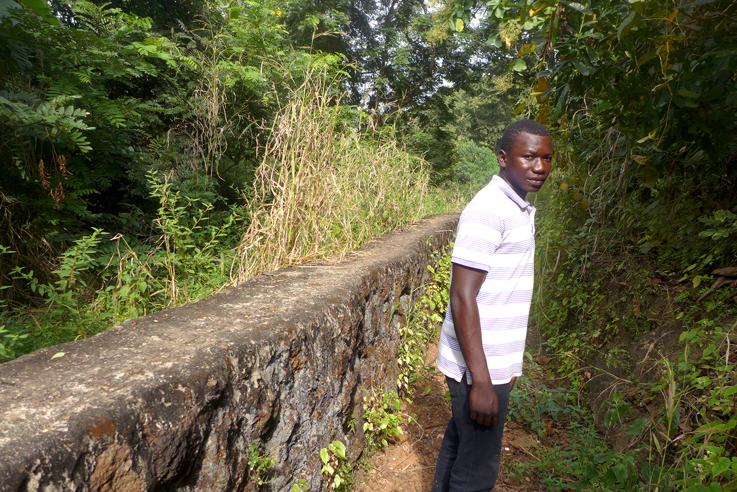 Mamadou Oury TRAORÉ, fils de Mamadou Bailo TRAORÉ, guide du musée de Boké sur le 