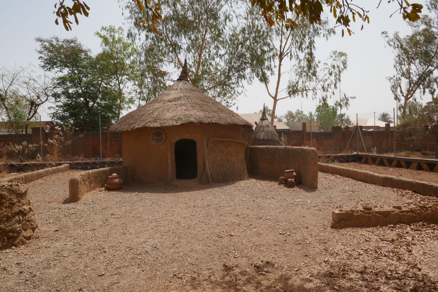 Maison ronde typique de plusieurs régions du pays faite en adobe © Globe Reporters