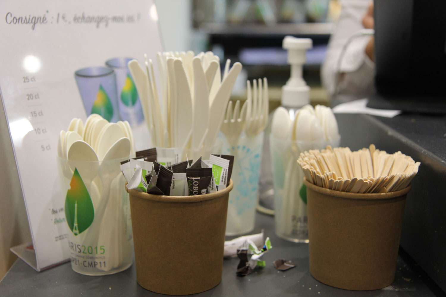 Les couverts sont en bois ou en matière biodégradable