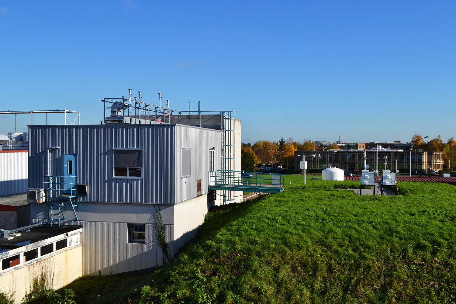 Vue extérieure de l’observatoire atmosphérique SIRTA © Valérie GROS