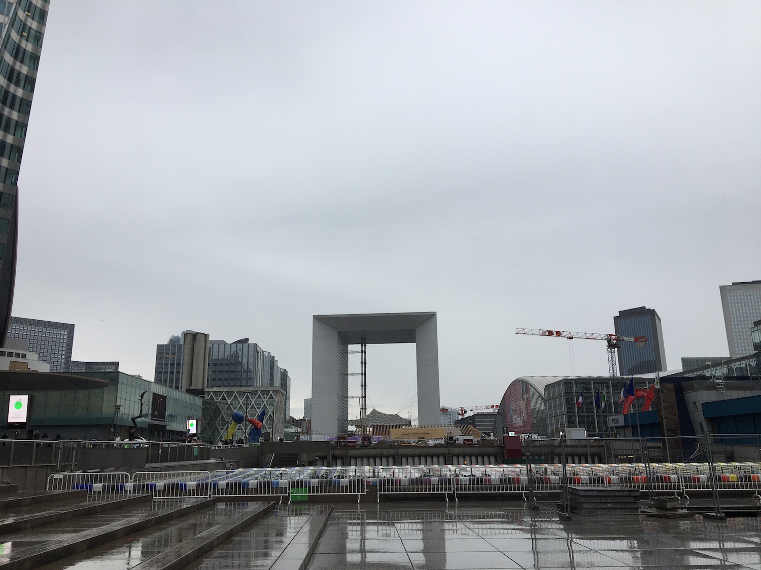 L’Agence de l’eau Seine Normandie se trouve dans une petite derrière l’esplanade de la défense. © Globe Reporters