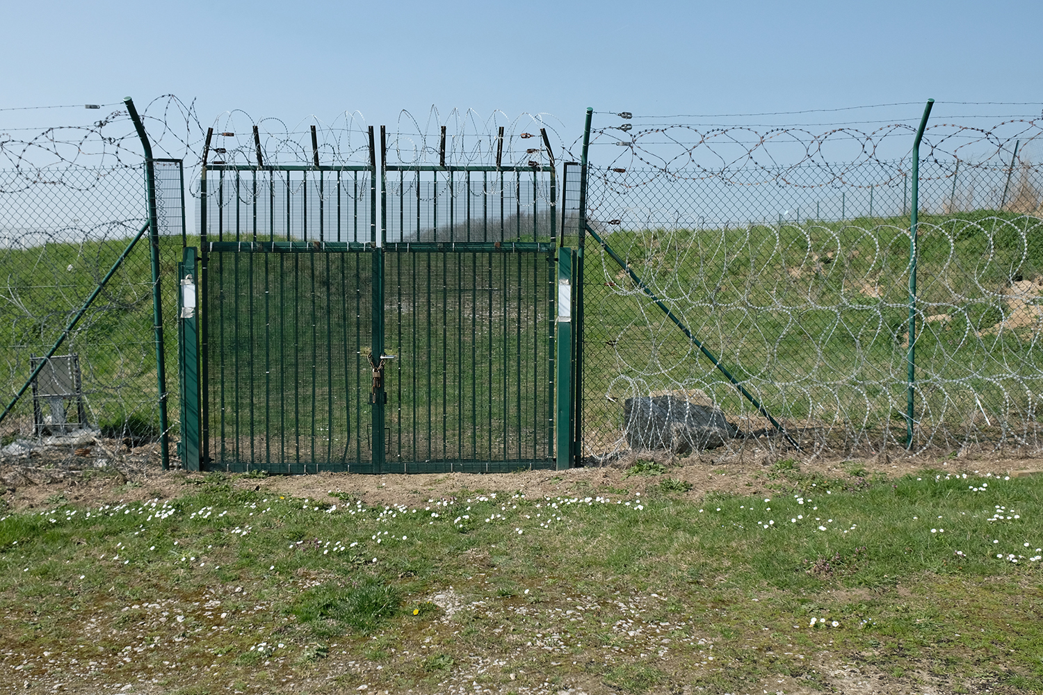 A quoi ressemble une frontière&nbsp;? Paysage aux abords de l’entrée du tunnel sous la manche. 